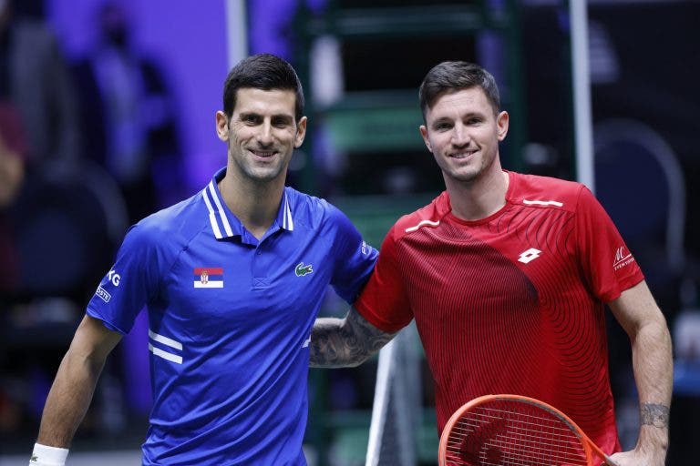 Djokovic passeia em duelos de Novaks e sela triunfo da Sérvia sobre a Áustria na Taça Davis