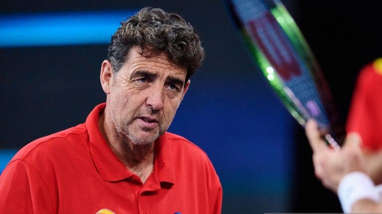 Capitão espanhol da ATP Cup atira para o ar: «Prometemos ter todos o nosso passaporte covid»