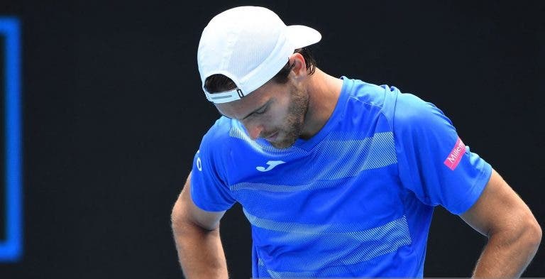 Sousa joga a bom nível mas não resiste a top 10 Sinner no Australian Open