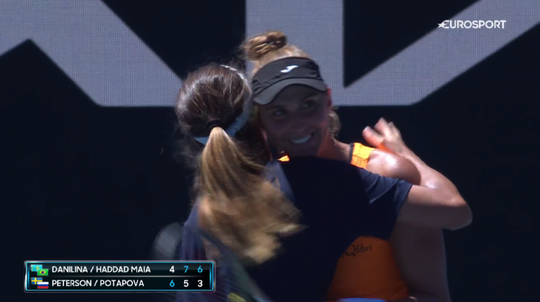 Bia Maia brilha rumo às meias-finais de pares no Australian Open