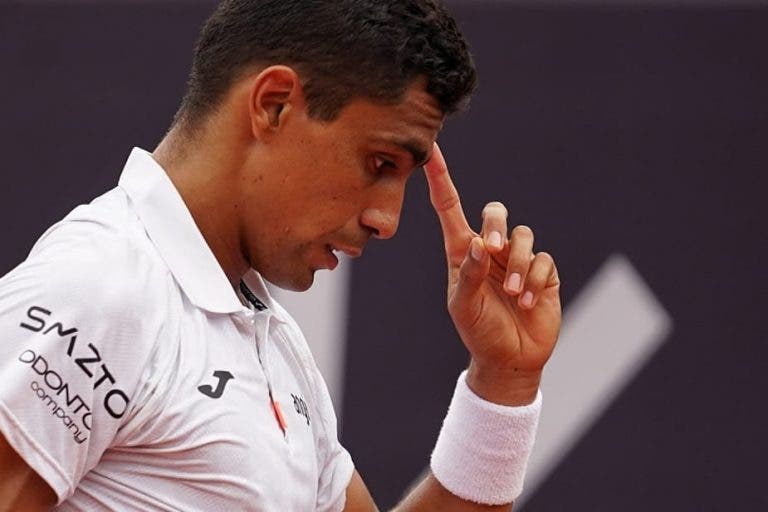 Thiago Monteiro perde de forma inacreditável em Roland Garros