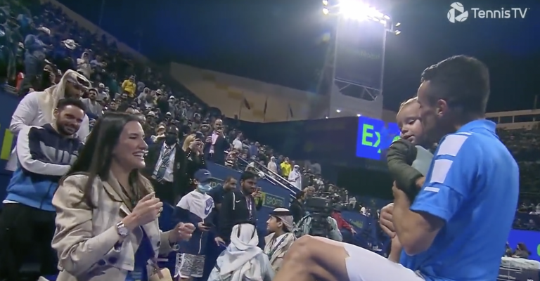 [VÍDEO] Bautista Agut festejou regresso aos títulos da maneira mais especial possível