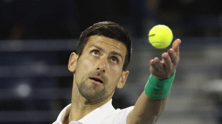 Djokovic arranca época com direito a ovação e vitória tranquila no Dubai