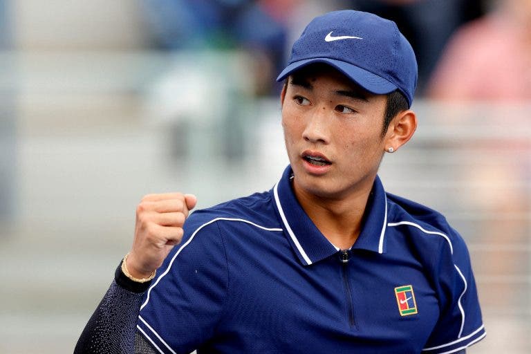 Chinês de 17 anos surpreende ao qualificar-se para Indian Wells