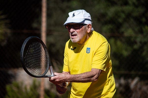 Tenista mais velho do Mundo é ucraniano e tem 98 anos: «Acabem a guerra, quero jogar ténis!»