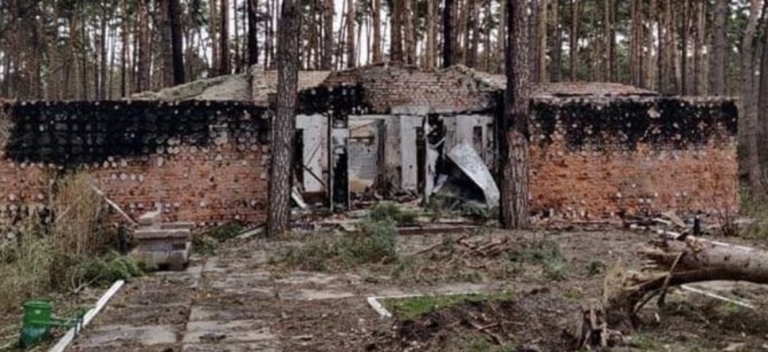 Mísseis russos deixam centro de treinos da Federação Ucraniana de Ténis destruído