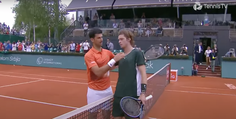 [VÍDEO] Como Rublev deu um pneu a Djokovic rumo ao título em Belgrado