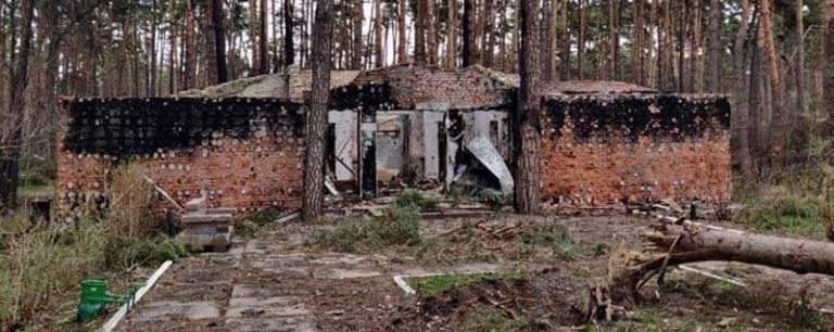 Mísseis russos deixam centro de treinos da Federação Ucraniana de Ténis destruído