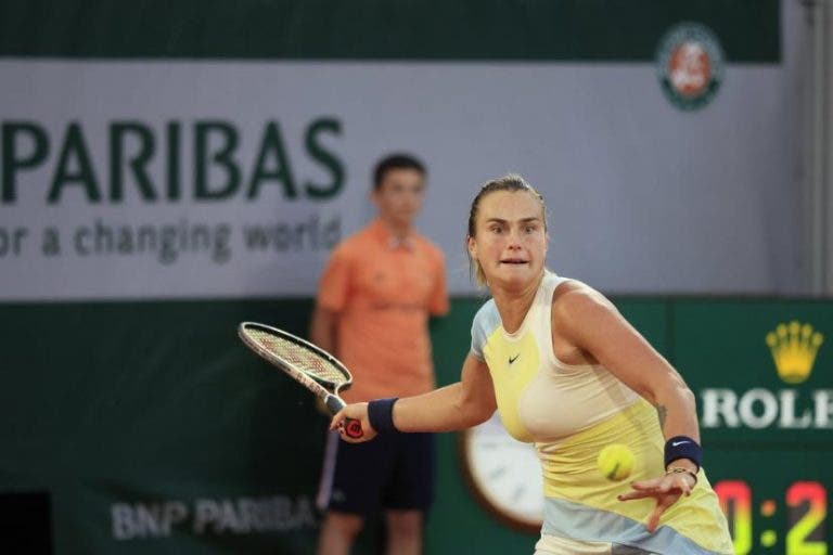 Sabalenka e Halep evitam escândalos para somarem triunfos traiçoeiros em Roland Garros