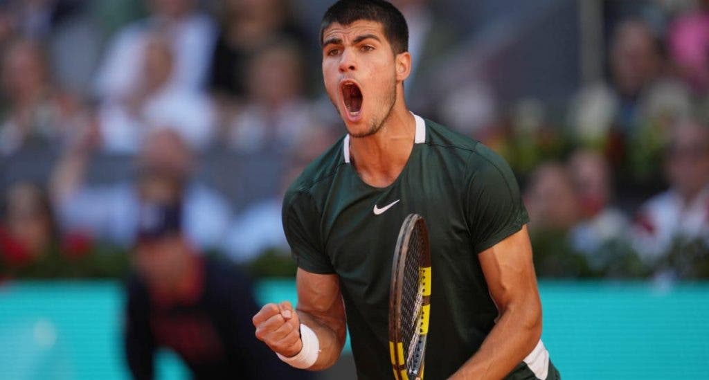 Alcaraz vence Djokovic em um jogo épico de tenis 