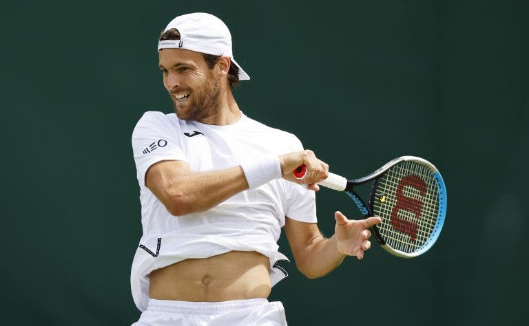 Sport TV vai transmitir estreia de João Sousa nos pares em Wimbledon