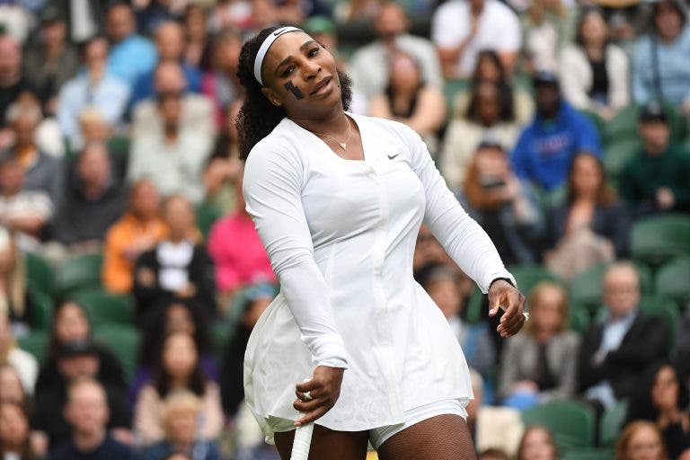 Serena Williams eliminada após batalha épica de 3h15 no regresso aos singulares e a Wimbledon