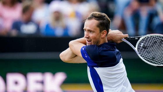 Medvedev continua em alta e alcança na Holanda a 24.ª final da carreira