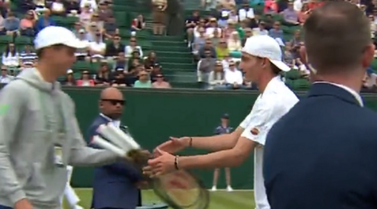 [VÍDEO] Humbert esqueceu-se das raquetas para o seu encontro em Wimbledon