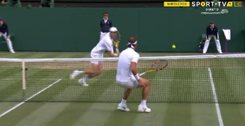 [VÍDEO] Nadal deu espetáculo em Wimbledon com ponto que incluiu dois lobs