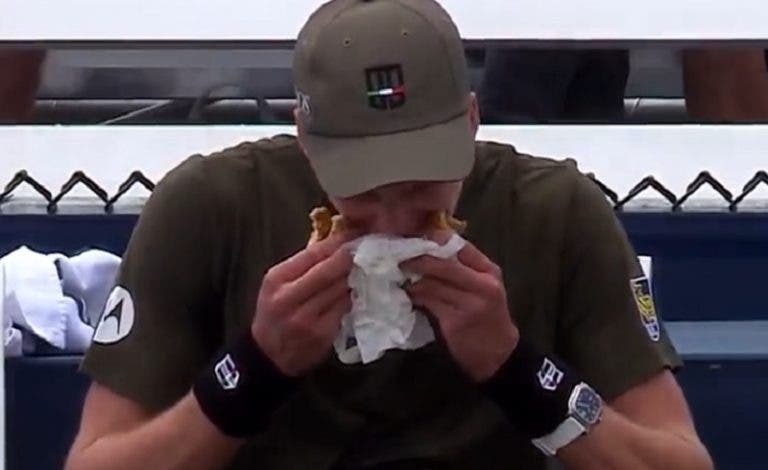[VÍDEO] Brooksby comeu hambúrguer… a meio do encontro em Montreal