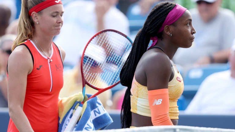 Coco Gauff torce tornozelo, não evita lágrimas e desiste de Cincinnati preocupada com US Open