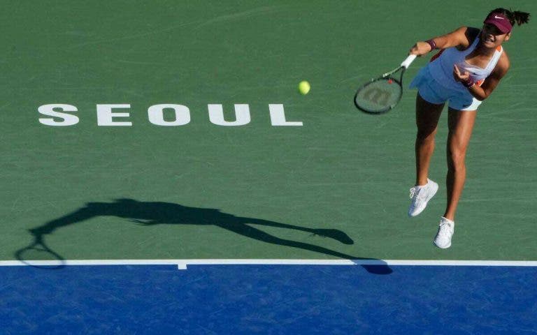 Raducanu lesiona-se em Seul e desiste à porta da primeira final desde o US Open