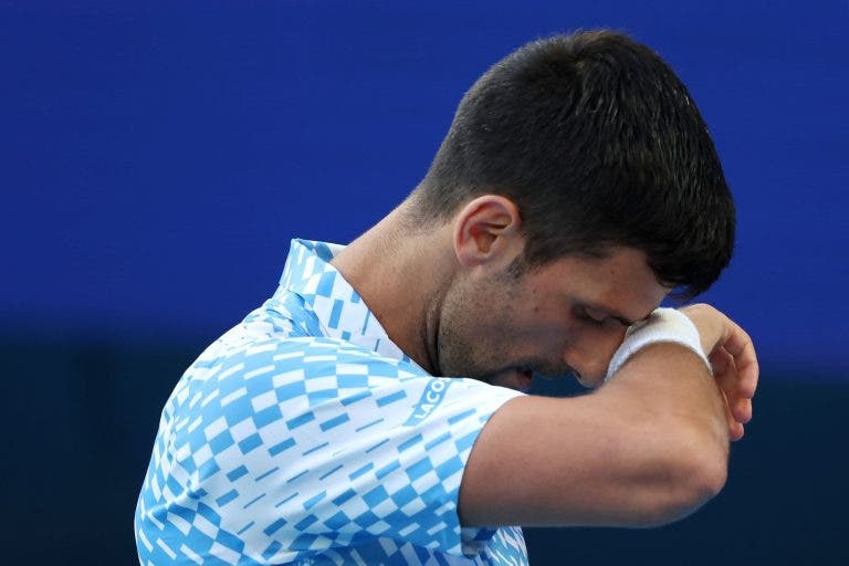 Diretor do Australian Open diz que Djokovic jogou com ruptura de três centímetros