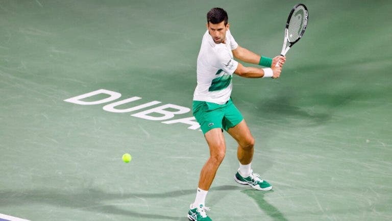 Djokovic leva susto, mas mantém temporada perfeita no retorno a Dubai
