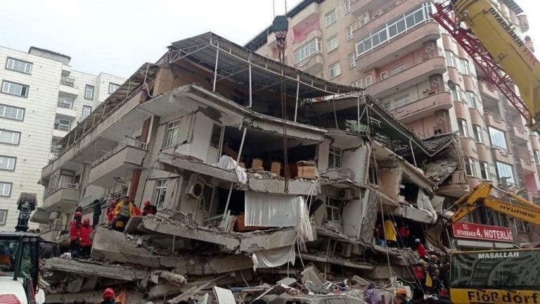 Torneios de Antalya suspensos após trágico terremoto no país