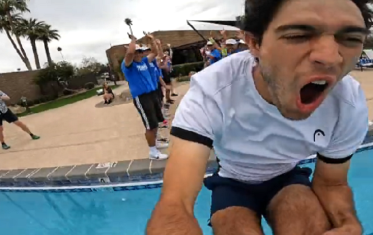 [VÍDEO] Nuno Borges caiu na piscina após conquistar título em Phoenix