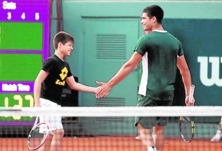 [VÍDEO] Irmão de Alcaraz encanta num torneio em Portugal