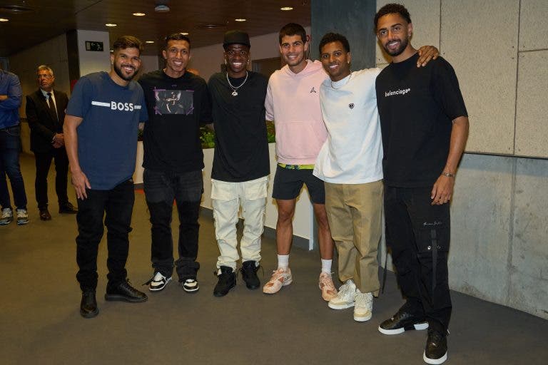 Alcaraz se encontra com Rodrygo e Vini Jr após jogo em Madrid