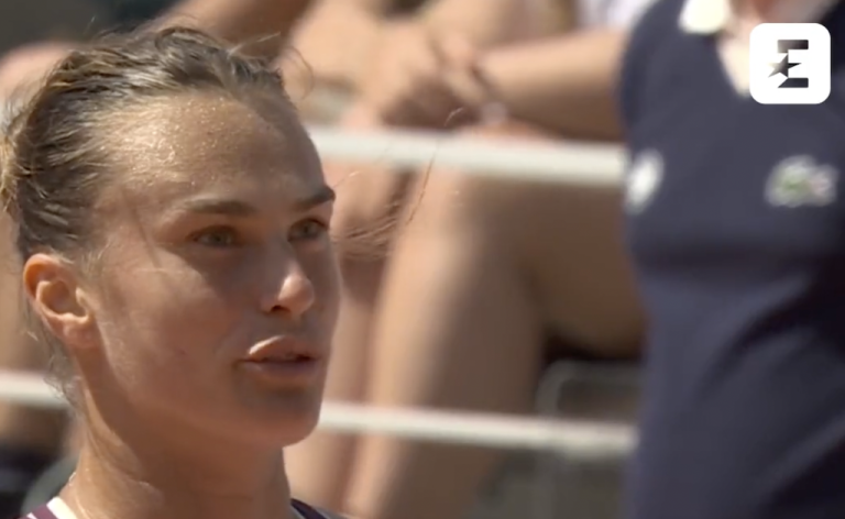 [VÍDEO] Torcida francesa vaia Kostyuk por não cumprimentar Sabalenka em Roland Garros