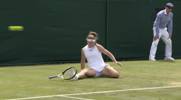 No primeiro jogo desde vice em Roland Garros, Muchova se lesiona e cai na estreia em Wimbledon
