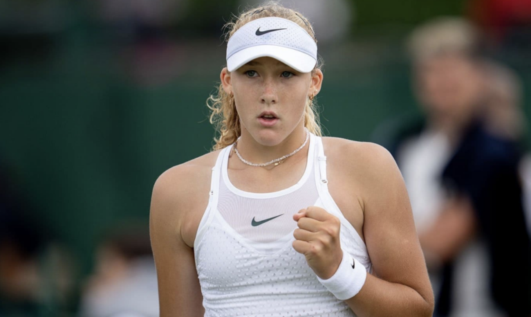 Mirra Andreeva conta com desistência de Krejcikova e está na terceira fase de Wimbledon