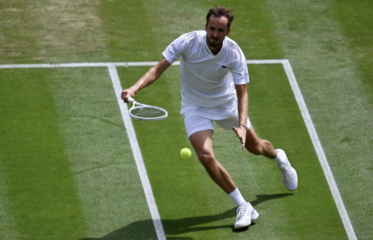 Medvedev conta com desistência de Lehecka e estreia nas quartas de Wimbledon