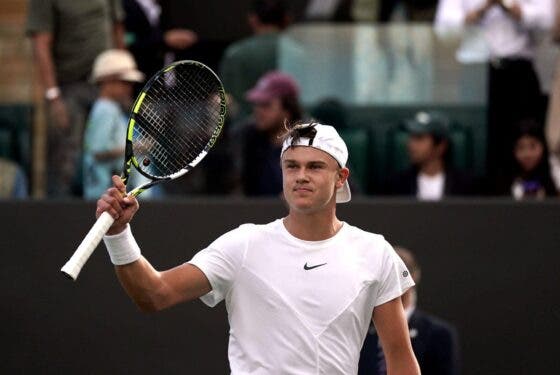 Rune confirma favoritismo e está na terceira rodada de Wimbledon pela primeira vez