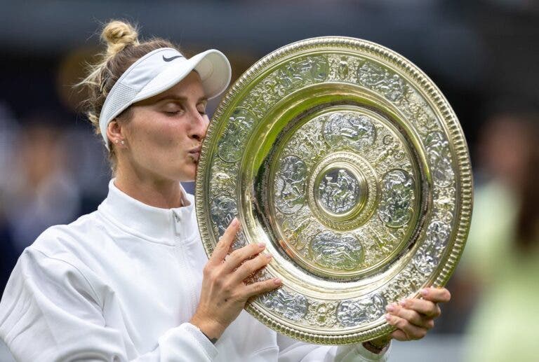 Vondrousova nem acredita que é campeã de Wimbledon: “Estava com gesso há um ano”