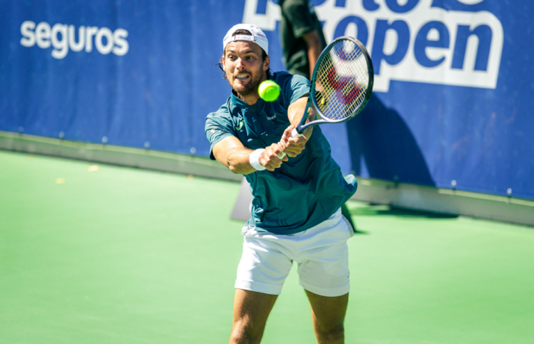 João Sousa muito contente com semis no Porto Open: “Estou fazendo as coisas bem”