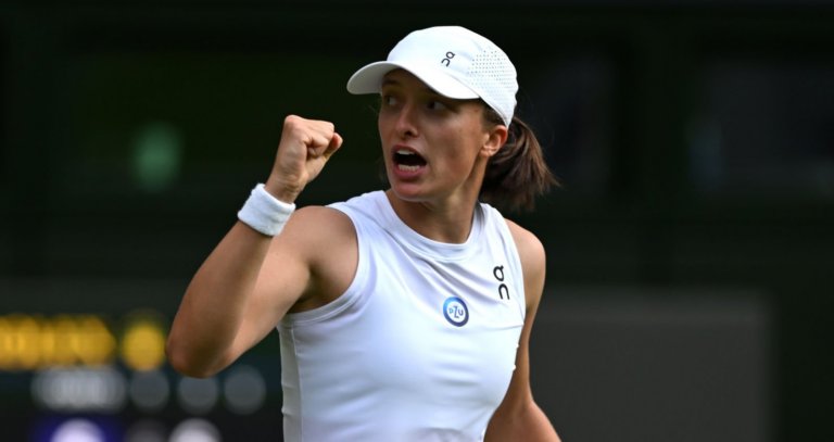 Swiatek sobrevive a dois match points e estreia nas quartas de Wimbledon