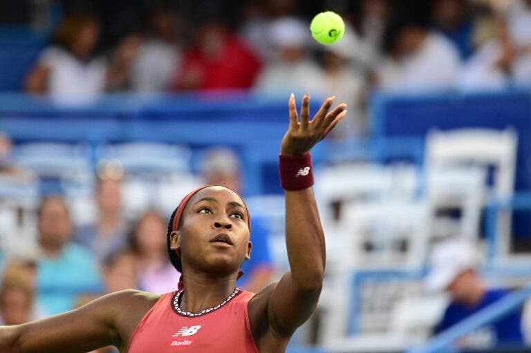 Coco Gauff surpreende Bencic com vitória enorme rumo à semifinal de Washington