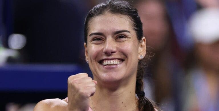Cirstea sorri para as quartas de final de um Grand Slam 14 anos depois