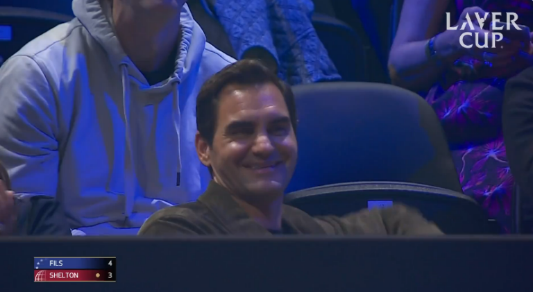 [VÍDEO] Federer foi ‘flagrado’ pelas câmeras da Laver Cup e as arquibancadas foram à loucura