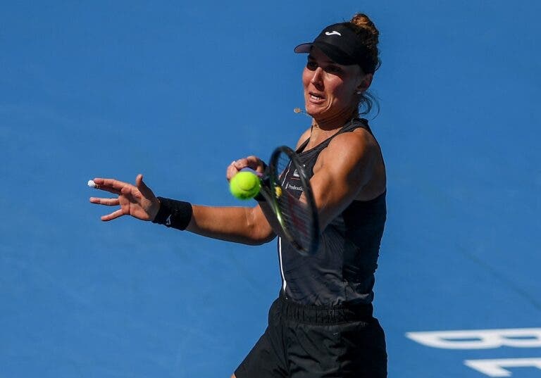 Em jogo de três horas, Bia Haddad desperdiça 6-3 e 3-1 e cai na estreia do WTA de Pequim