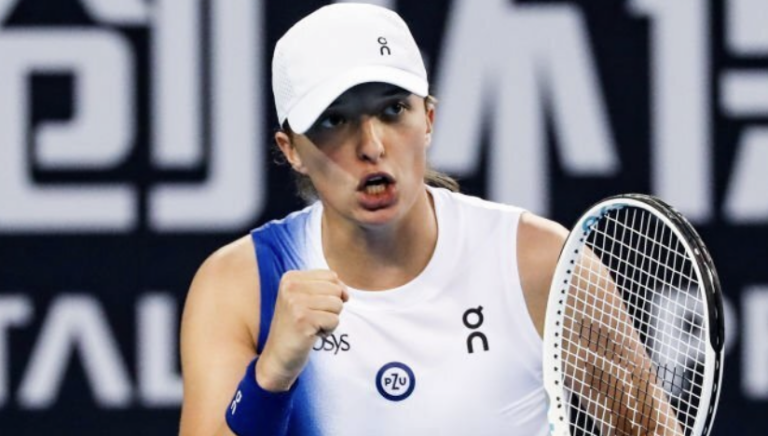 Swiatek passeia em Pequim; Rybakina marca duelo com Andreeva