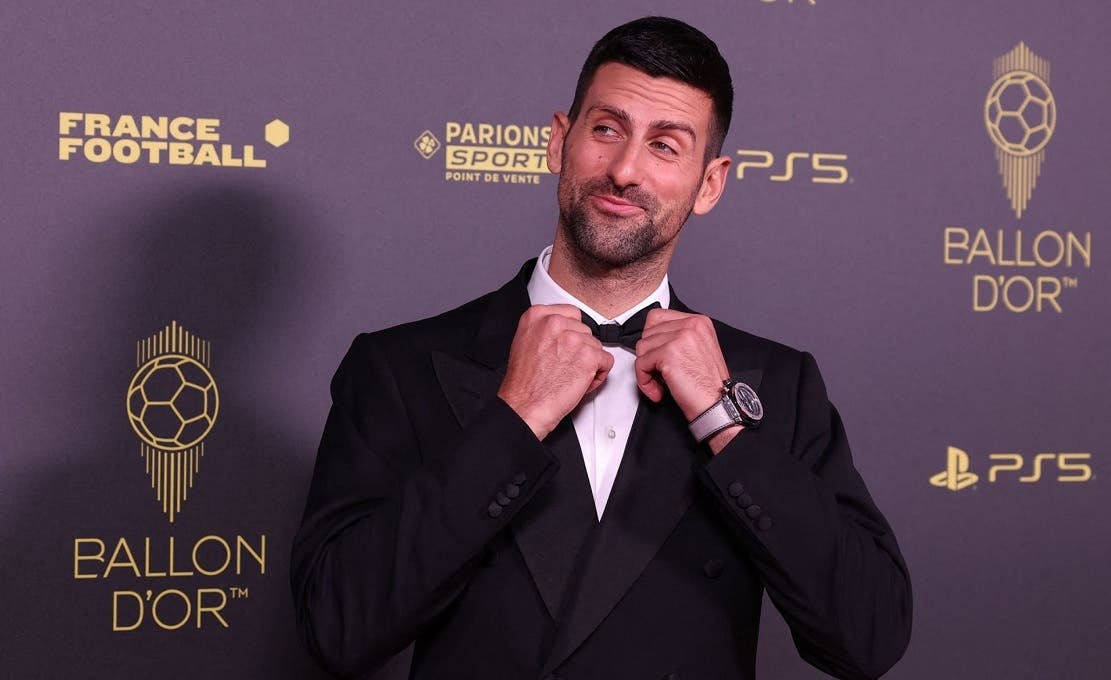 Djokovic vai à cerimônia da Bola de Ouro e abraça Messi