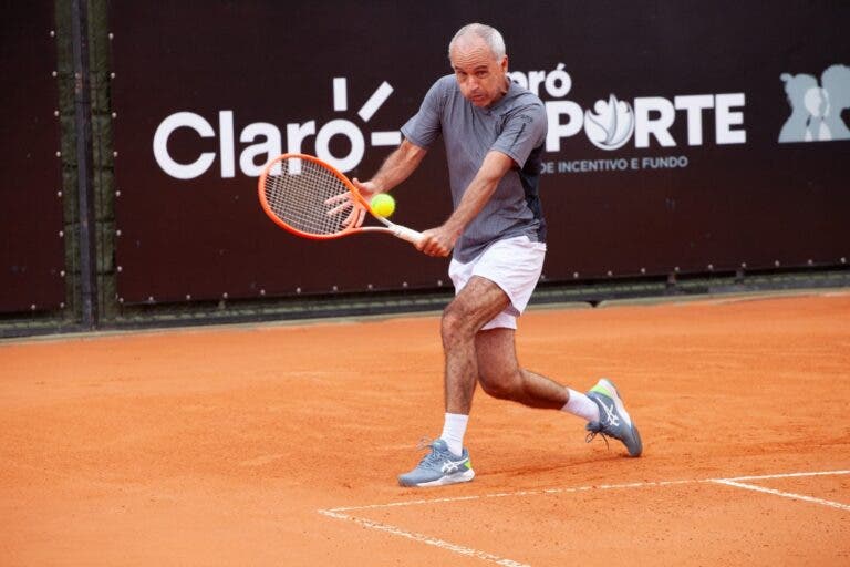 Gaúcho derruba chileno e é campeão de torneio sênior em Porto Alegre