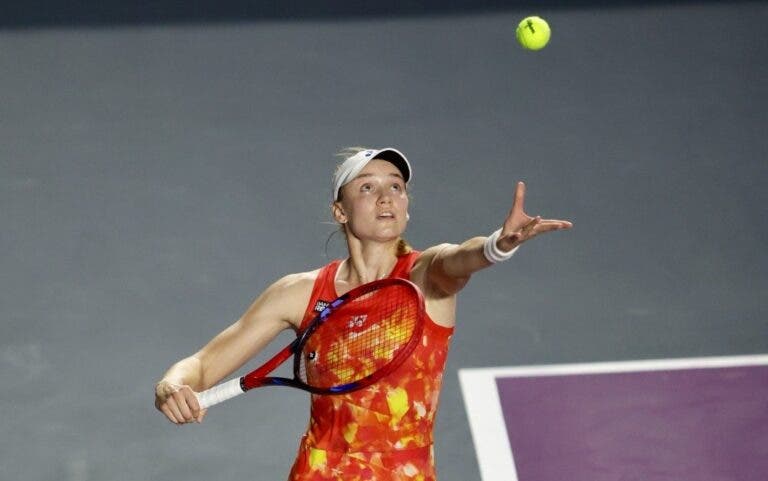 Rybakina admite nível baixo no WTA Finals: “Condições são difíceis para todas”