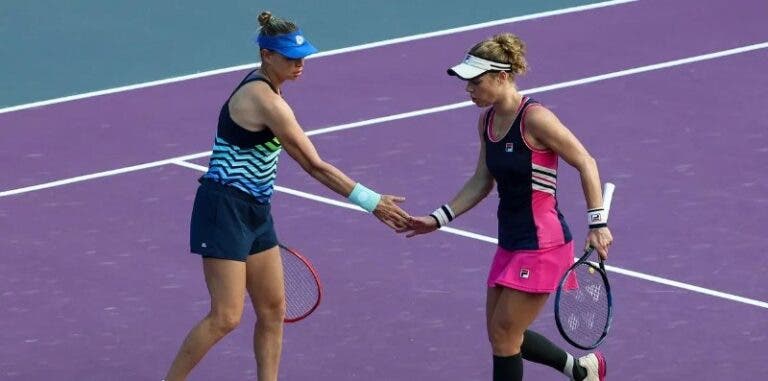 Veteranas Zvonareva e Siegemund conquistam o WTA Finals