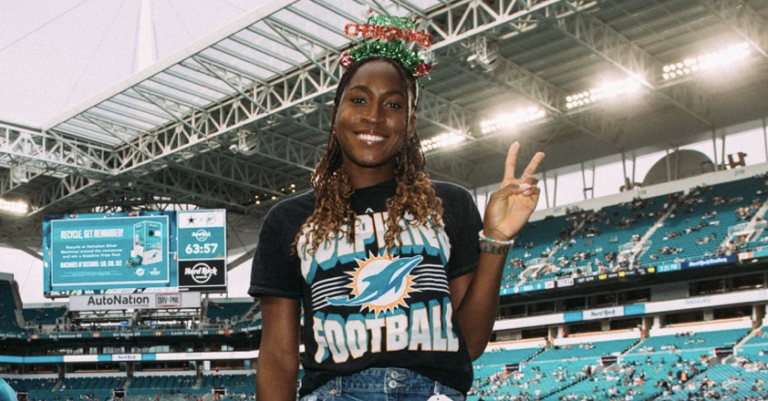 Gauff passou véspera de Natal no estádio do Miami Open… mas em um jogo da NFL