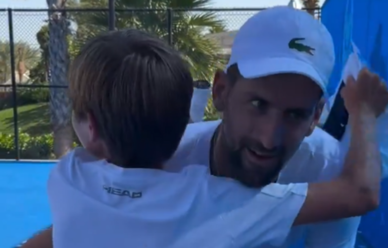 [VÍDEO] Djokovic realiza sonho e treina com jovem de 13 anos em Dubai