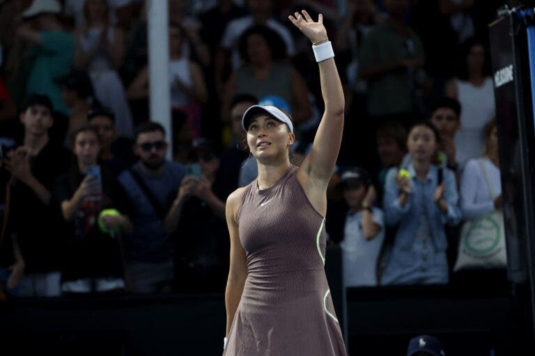 Badosa e prodígio Andreeva impressionam na estreia no Australian Open