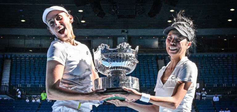 Hsieh confirma Australian Open perfeito e também ganha duplas ao lado de Mertens