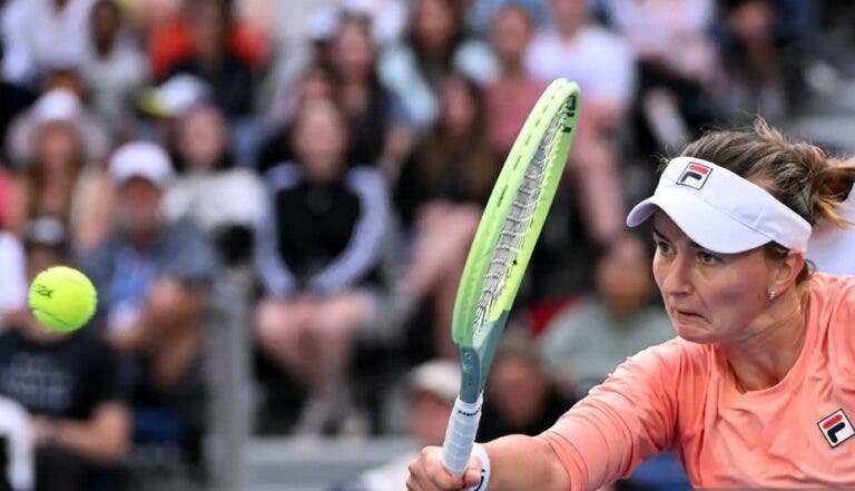 Krejcikova elimina Andreeva e volta às quartas de final de um Grand Slam
